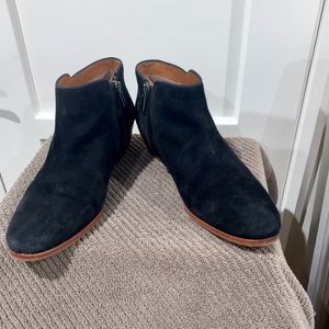 Sam Edelman | 8 Petty suede black ankle booties
